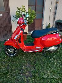 Vespa 300 gts