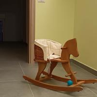 cavallino dondolo di legno 