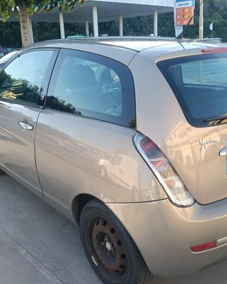 Lancia y