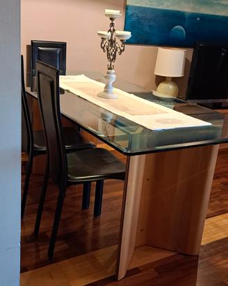 tavolo da pranzo con sedie