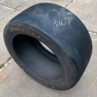 Gomma pirelli autografata