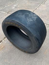 Gomma pirelli autografata