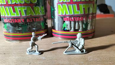 2 Secchielli Soldatini Plastica Militari Assortiti