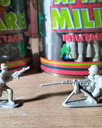 2 Secchielli Soldatini Plastica Militari Assortiti