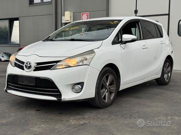 TOYOTA VERSO per ricambi usati 1WW