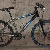 bicicletta mtb scott. 