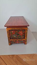 tavolino tibetano con cassette floreale
