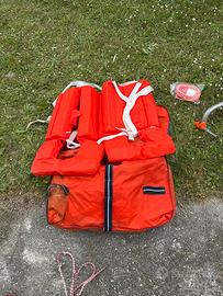 4 salvagenti nella loro borsa