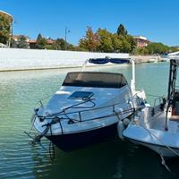 Barca motore cabinata con carrello