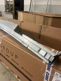 Montante angolare posteriore sinistro