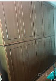 Grande Armadio con 10 ante sopra  e sotto , ottime