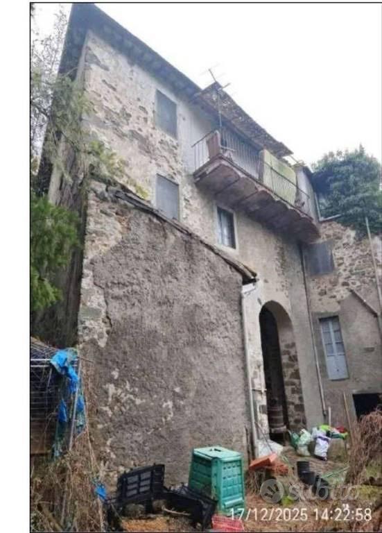 Immobile in asta di 291 m² con più di 5 locali a F - Vista 3