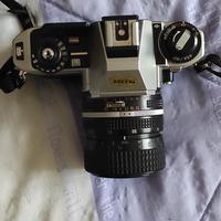 Fotocamera Nikon FG 20 con accessori 