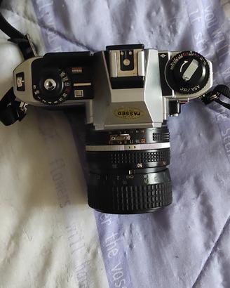 Fotocamera Nikon FG 20 con accessori 