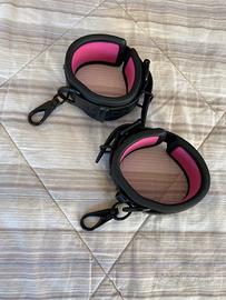 Manette in simil pelle nere e fucsia