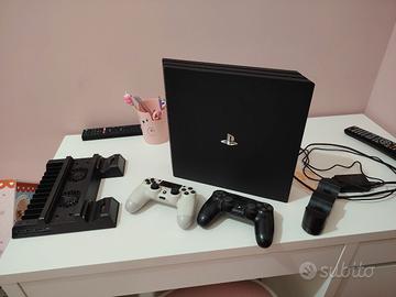 ps4 pro con accessori 