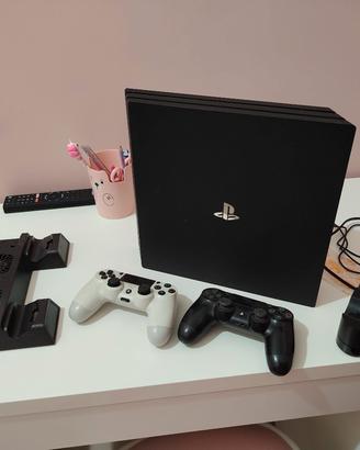 ps4 pro con accessori 