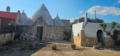 Complesso di trulli con terreno Ceglie Messapica