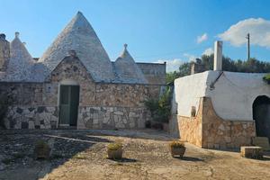 Complesso di trulli con terreno Ceglie Messapica