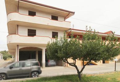 5 LOCALI A CROPANI
