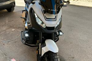 Xadv 750