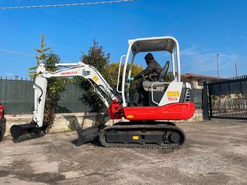 E117 Escavatore 28 q Takeuchi TB228