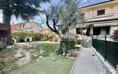 VILLA BIFAMILIARE COMPLETAMENTE RISTRUTTURATA CON