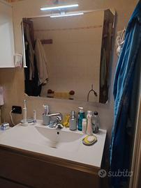 Specchio con faretto 