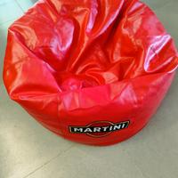 Pouf rosso con logo Martini ricamato