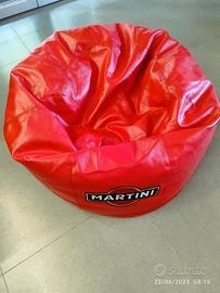 Pouf rosso con logo Martini ricamato