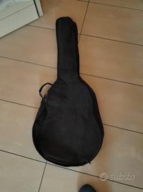 chitarra da principiante ,custodia e cavalletto
