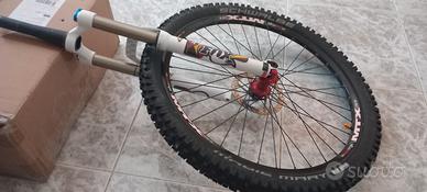 forcella fox 32 con ruote 26"DH con perno passante
