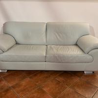 Divani in pelle azzurro chiaro