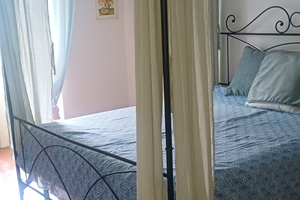 Camera in capagna con posto auto