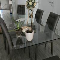 Tavolo in vetro con 6 sedie