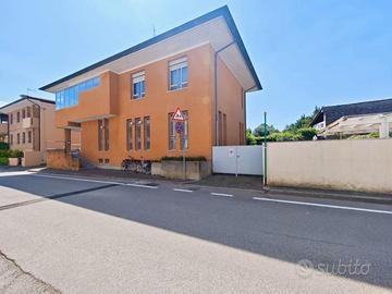 APPARTAMENTO E LOCALE COMMERCIALE - spazio, ind...