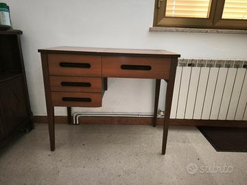 Macchina da cucire Necchi anni 60