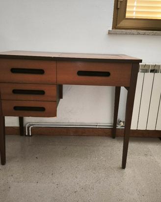 Macchina da cucire Necchi anni 60