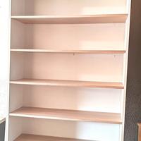 mobili libreria a giorno. bianche ripiani  crema