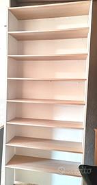 mobili libreria a giorno. bianche ripiani  crema