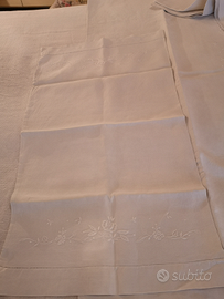 Lenzuolo di lino ricamato a mano