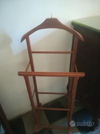 Indossatore porta abiti da camera in legno 