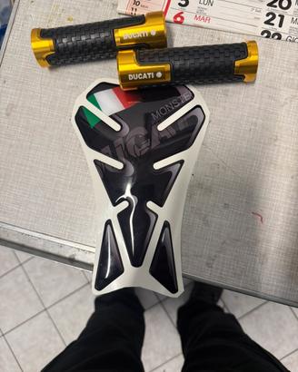 Manopole ê para serbatoio Ducati