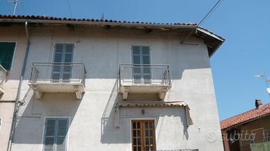 Vicino a Castelnuovo, Chieri e Torino