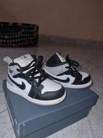 Air Jordan 1 Mid bambino/a 23,5 – White Grey Black