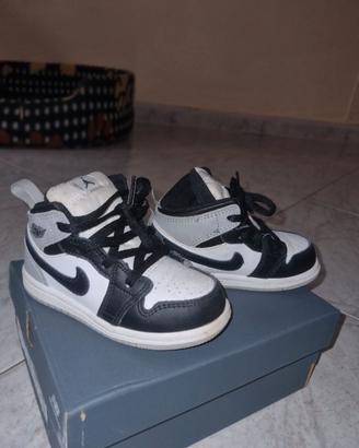 Air Jordan 1 Mid bambino/a 23,5 – White Grey Black