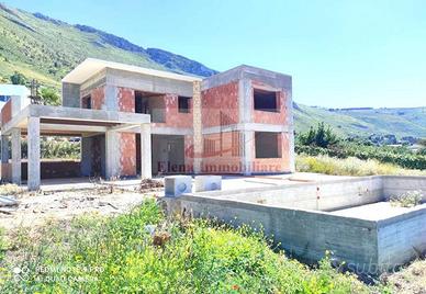 Villa di 140 m² con 4 locali e box auto a Castella