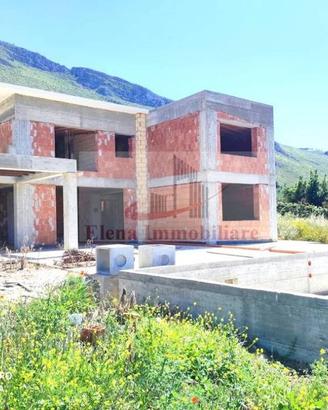 Villa di 140 m² con 4 locali e box auto a Castella