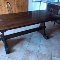 Tavolo in noce con 10 sedie 