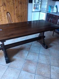 Tavolo in noce con 10 sedie 